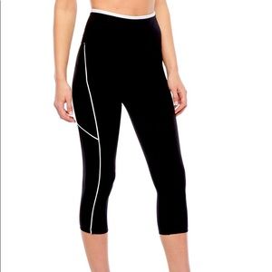 Xersion Women High-Rise Fitted Workout Capri!